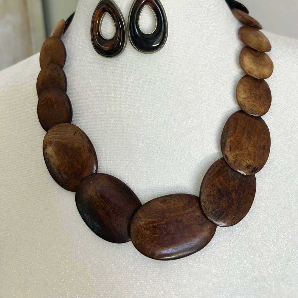 CARLISLE Rare Bone Necklace & Tortoise Earring Set. Rare. Perfect preowned